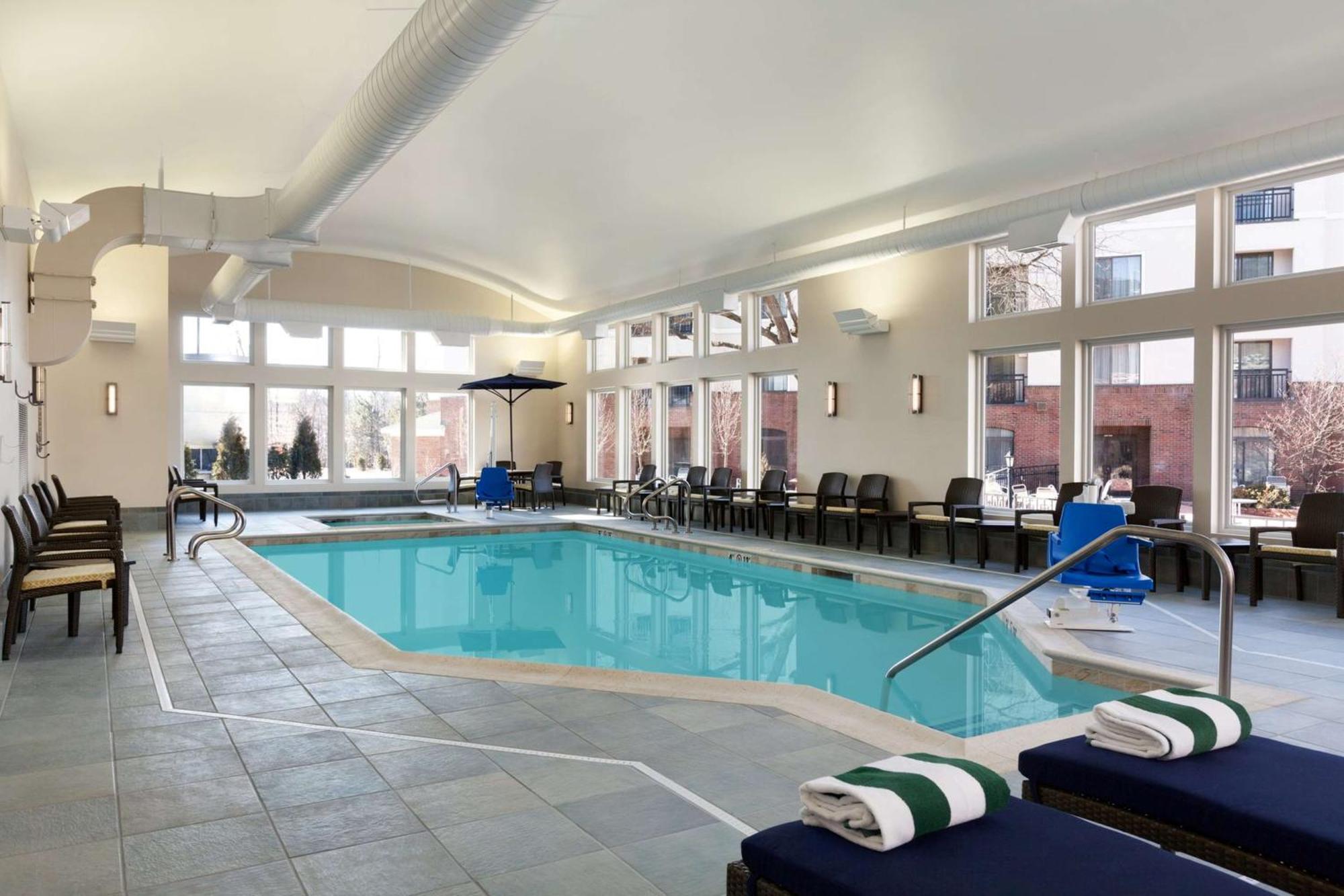 Homewood Suites By Hilton Burlington Exterior foto